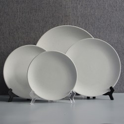 Simple White Ceramic Plates in Bulk 10 Inch Restaurant Dinner Plates Round Charger Plates for Hotel Decorative